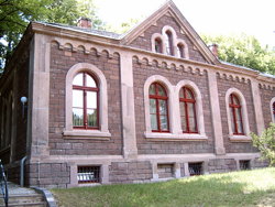 Ansicht der Friedhofsverwaltung nach der Restaurierung der Fassaden